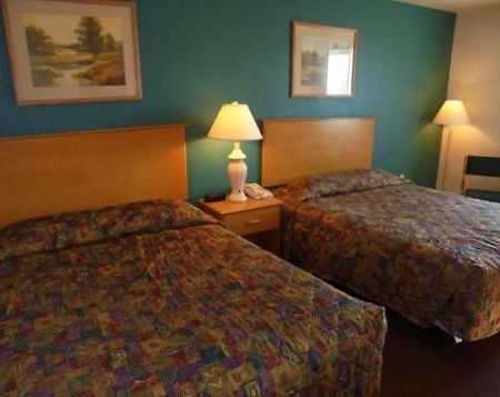 Herington Inn And Suites Εξωτερικό φωτογραφία