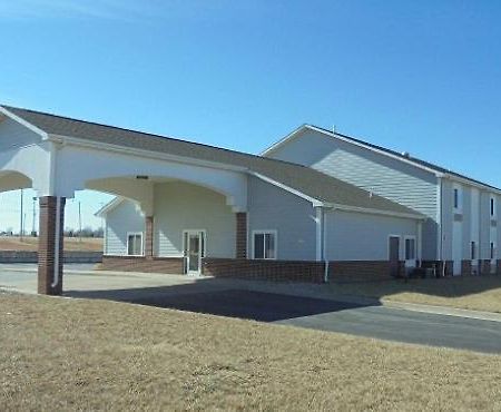 Herington Inn And Suites Εξωτερικό φωτογραφία