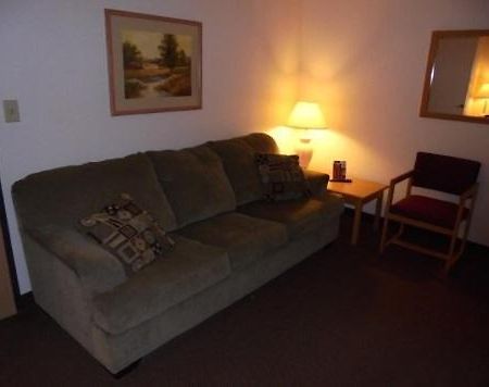 Herington Inn And Suites Εξωτερικό φωτογραφία