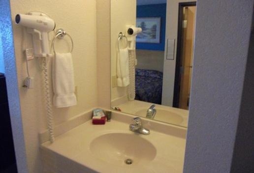 Herington Inn And Suites Εξωτερικό φωτογραφία