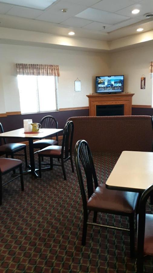 Herington Inn And Suites Εξωτερικό φωτογραφία