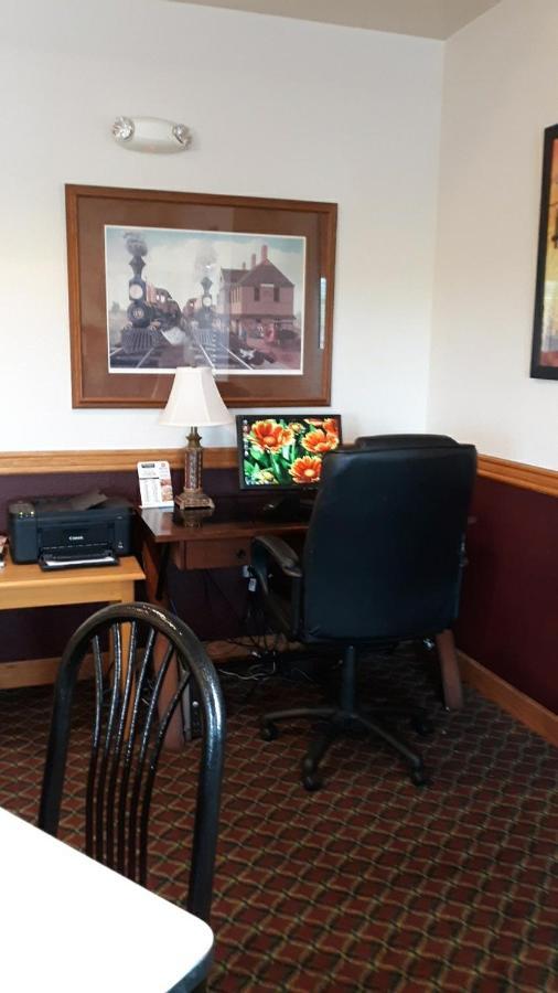 Herington Inn And Suites Εξωτερικό φωτογραφία