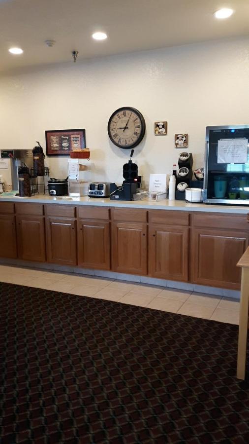 Herington Inn And Suites Εξωτερικό φωτογραφία